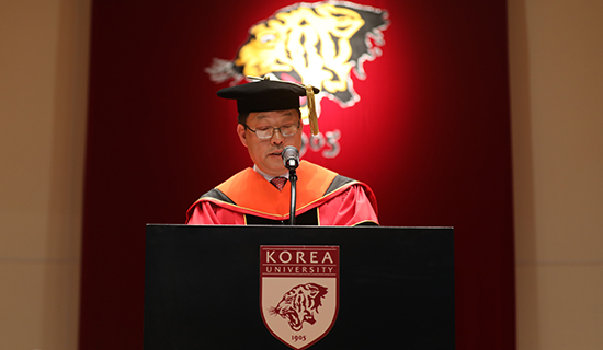 Dr. Chung Jin-taek is inaugurated as the 20th KU President.