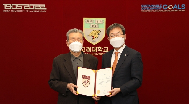 “For the rest of my life, I want to give my alma mater everythin... 대표 이미지
