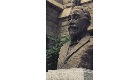 Bust of the founder of Bosung College, Lee Yong-ik
