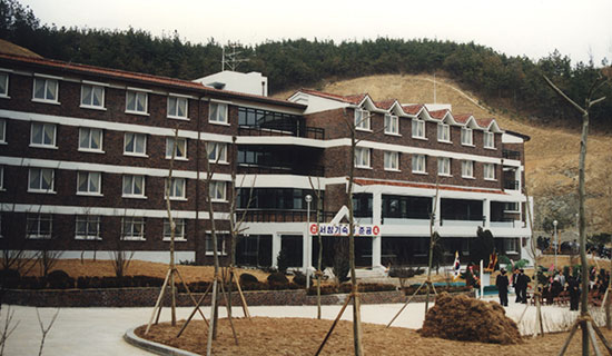 The Seochang Dormitory is built.